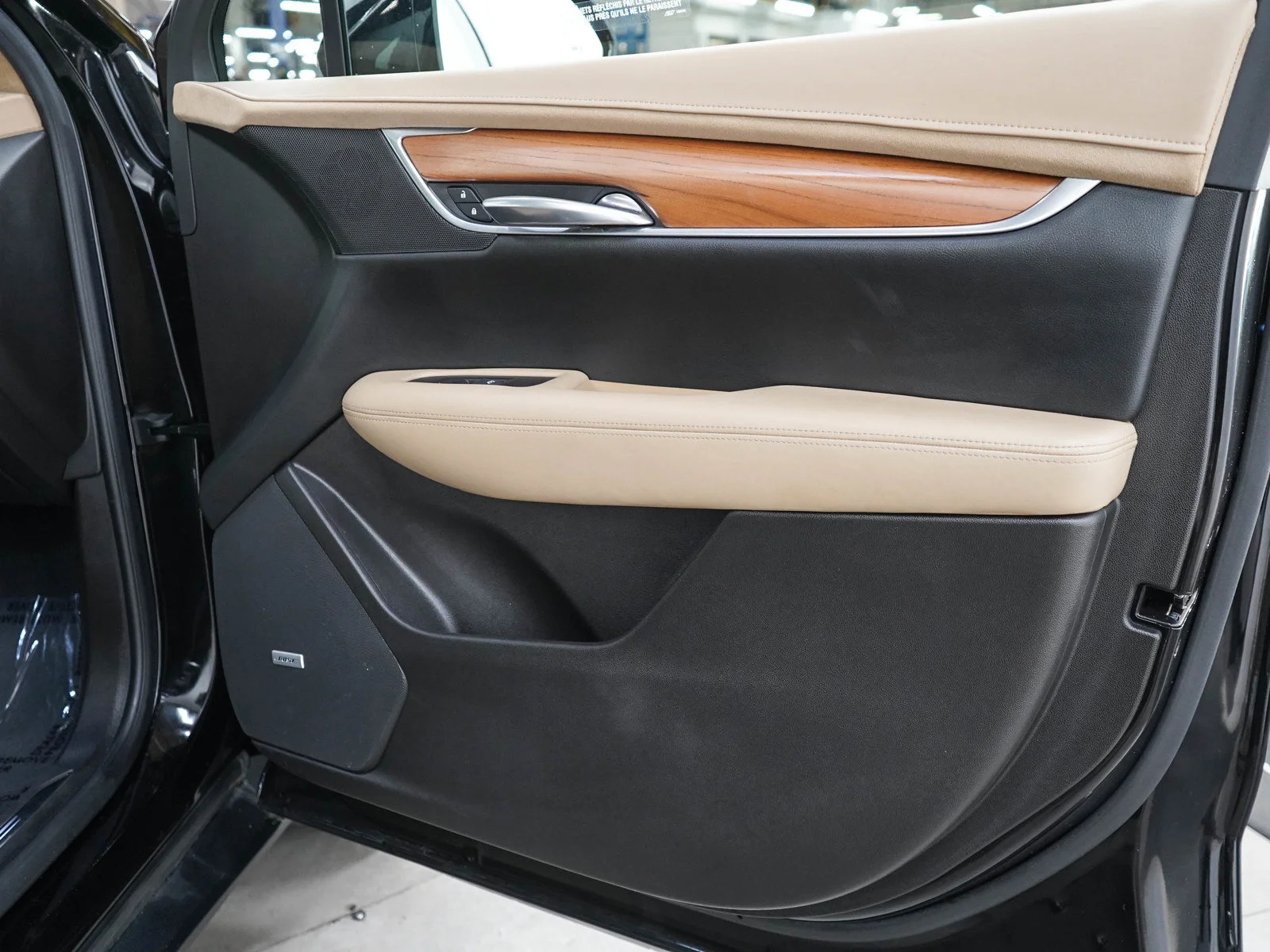 Used 2018 Stellar Black Metallic Cadillac Platinum AWD image 9