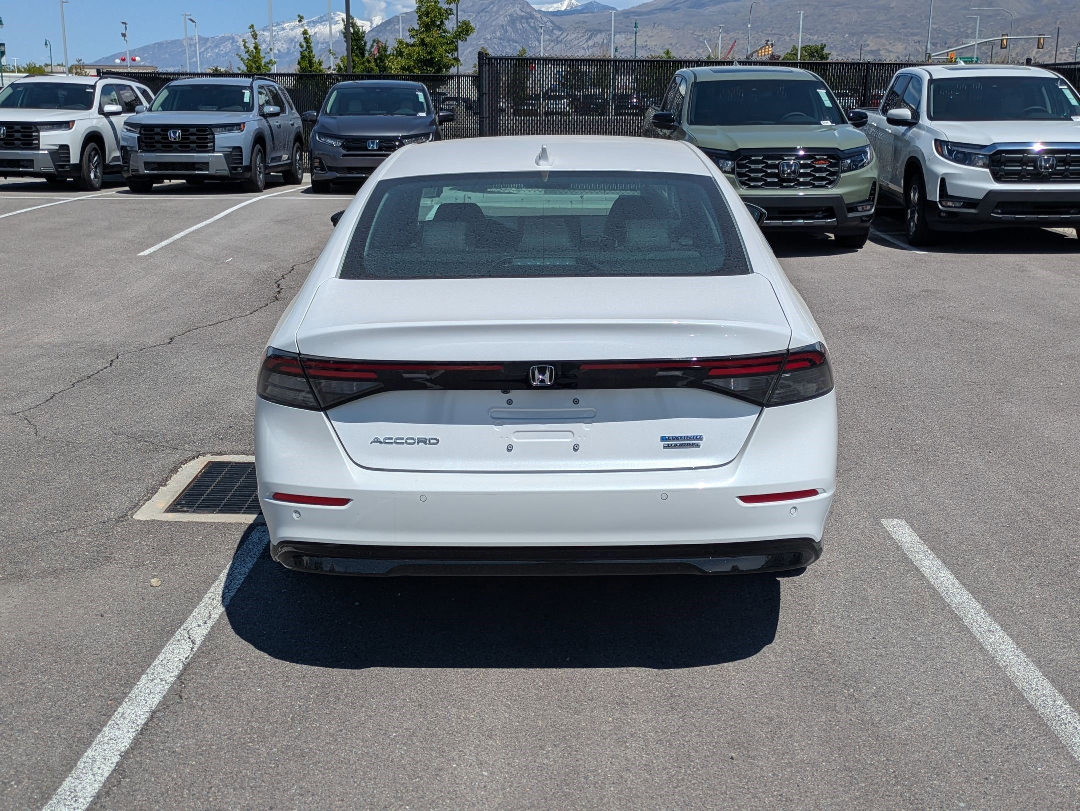 New 2026 Platinum White Pearl Honda Touring image 4