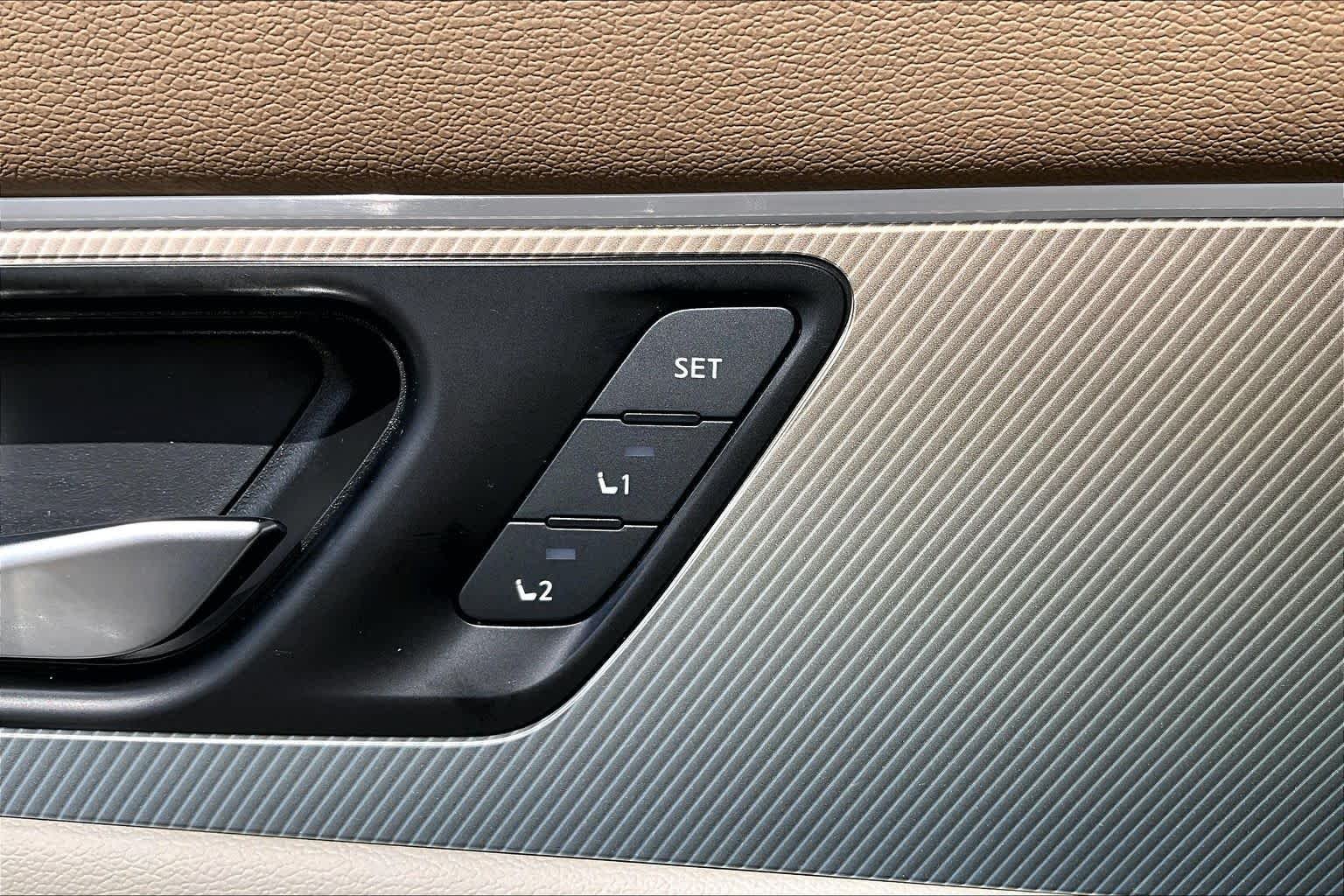 New 2026 Champagne Silver Metallic Nissan Platinum image 15