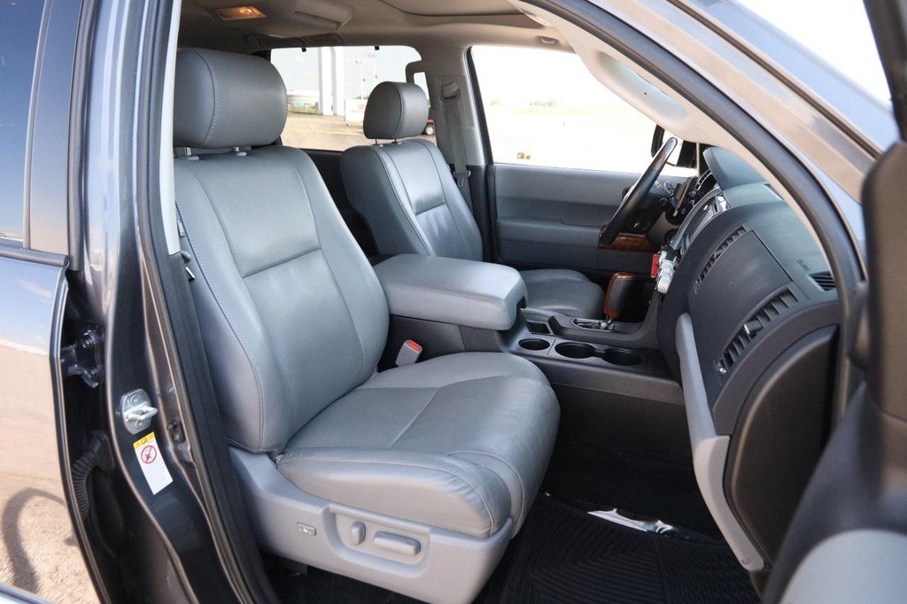 Used 2018 Magnetic Gray Metallic Toyota Platinum 4WD (Natl) image 33