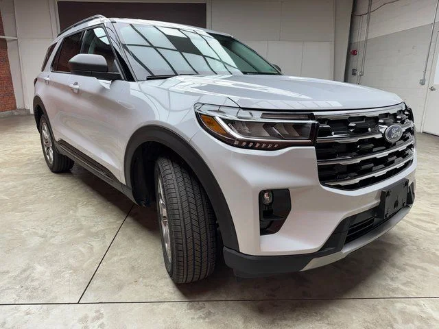 New 2026 Space White Metallic Ford Active image 7