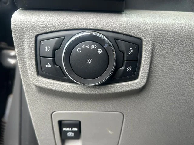 Used 2018  Ford XL image 11