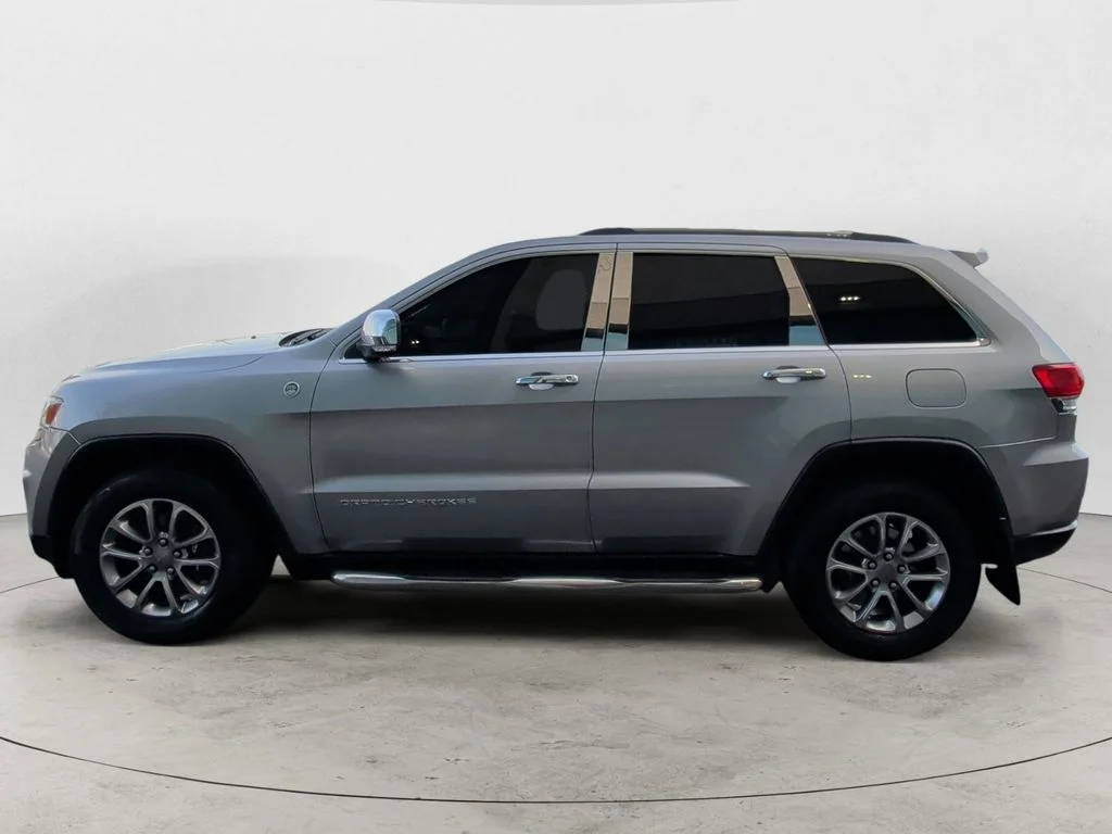 Used 2014 Silver Jeep Limited image 2