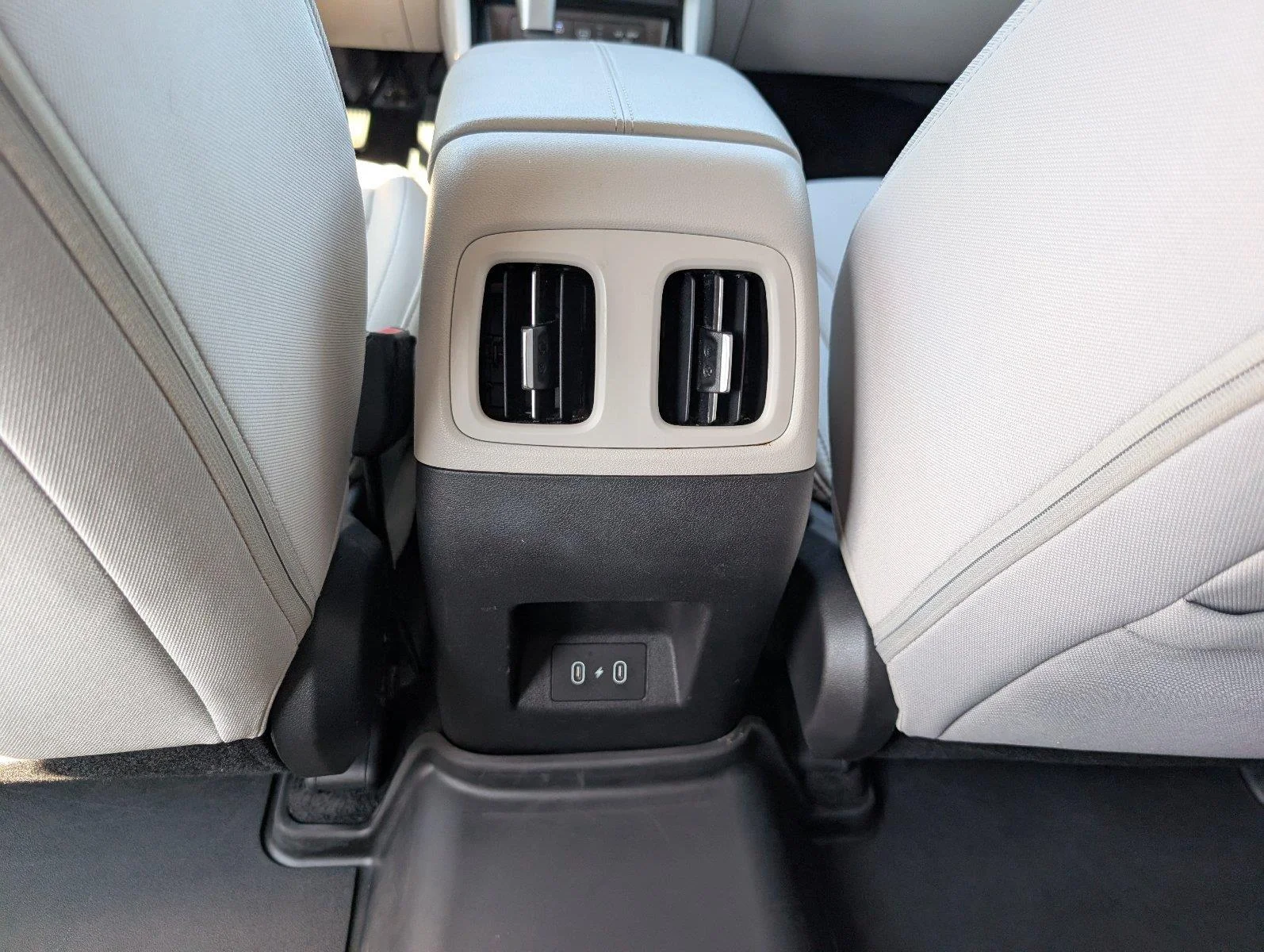 Used 2025 Shimmering Silver Hyundai SEL image 24