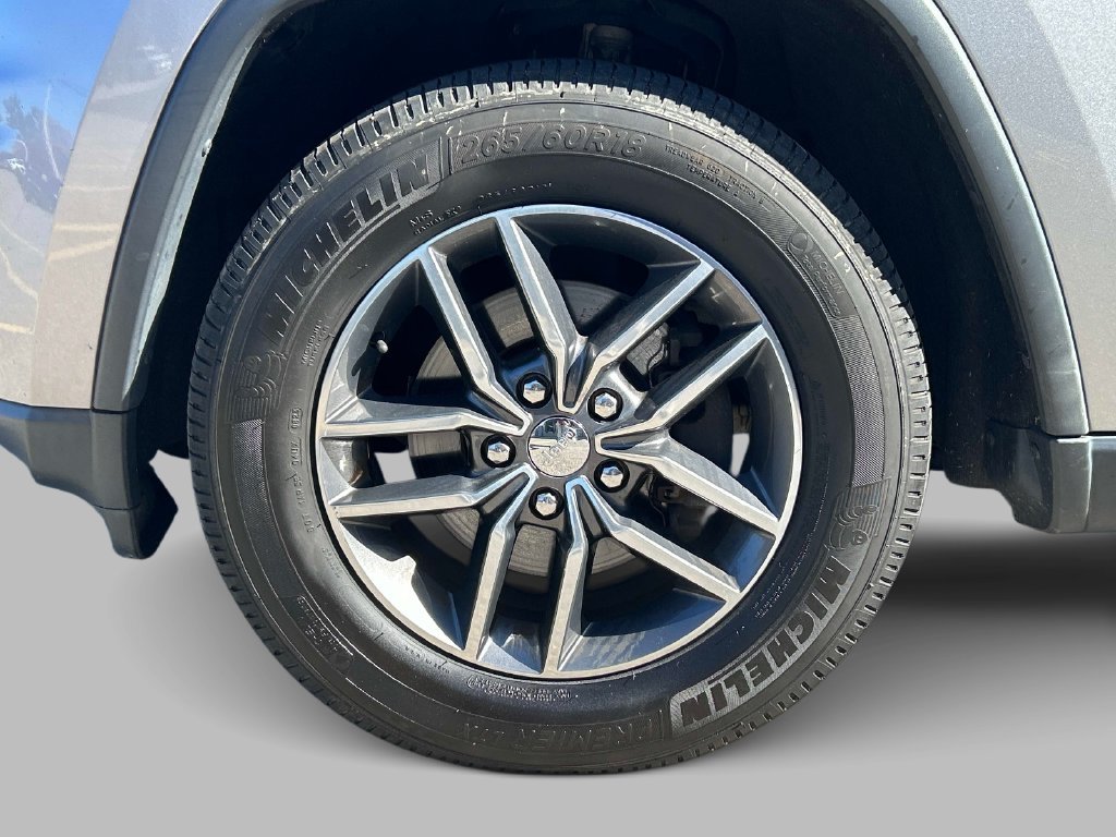Used 2017 Silver Jeep Limited image 9