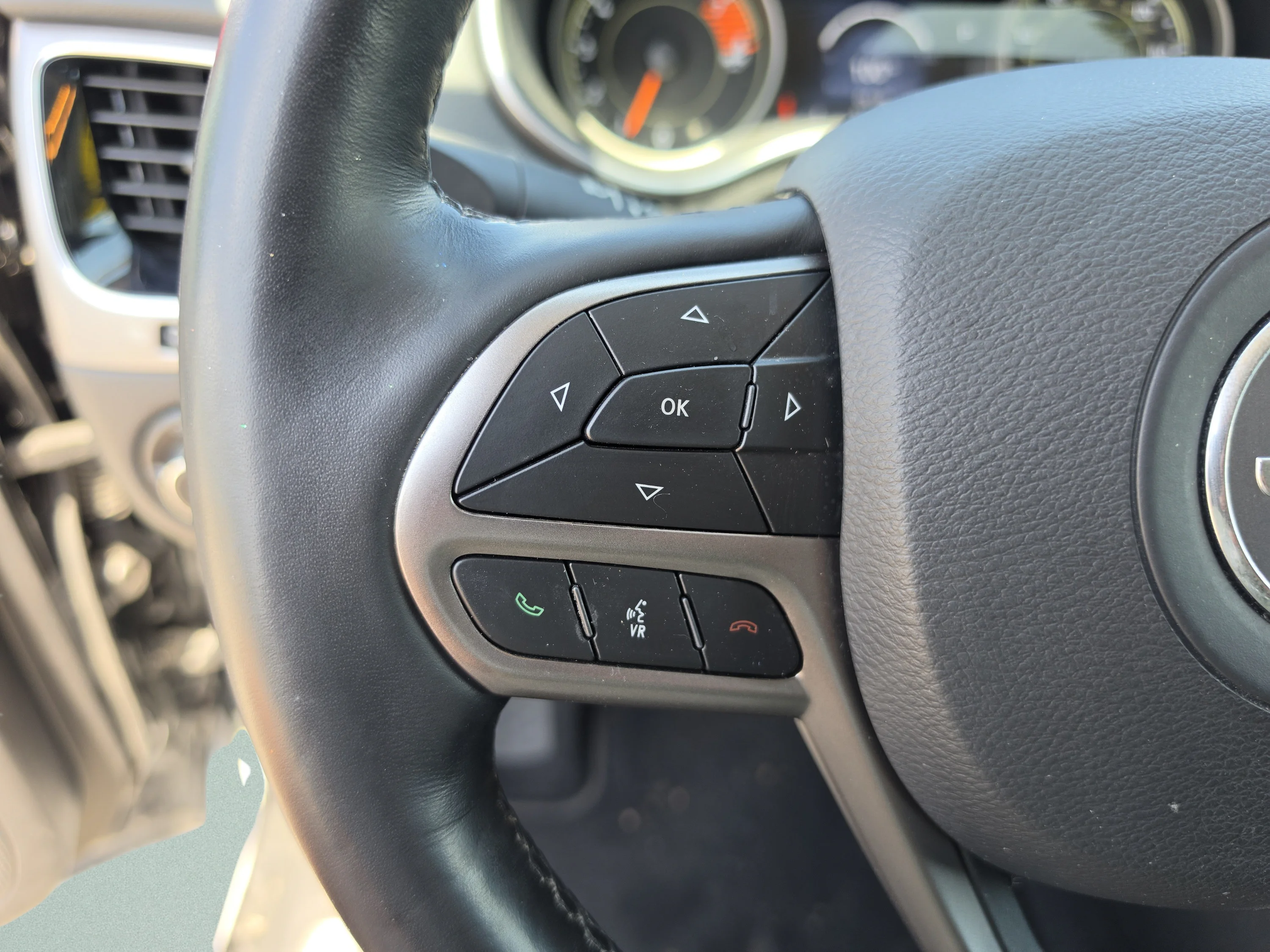 Used 2021 Diamond Black Crystal Pearlcoat Jeep Limited image 32