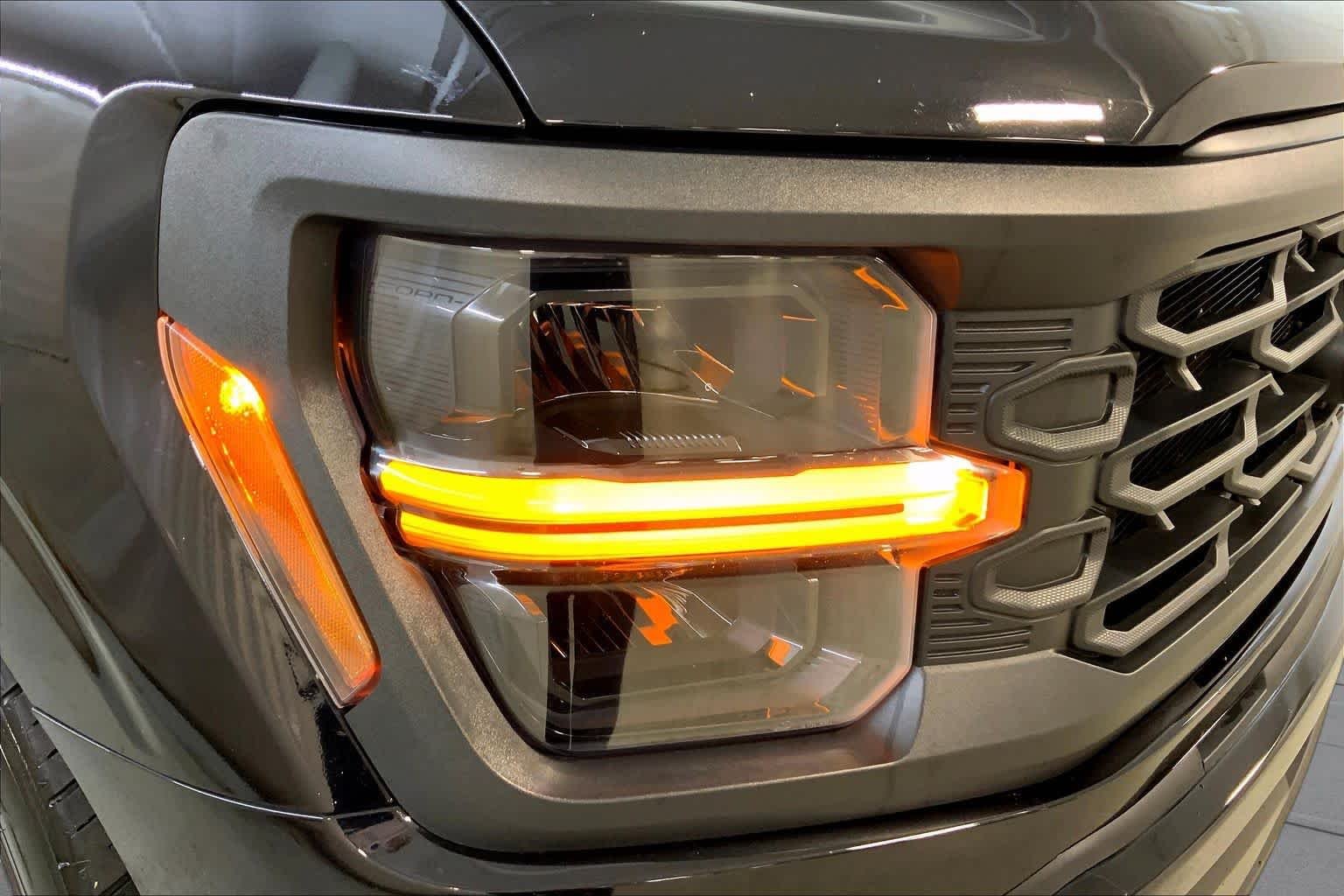 Used 2024 Agate Black Ford XL image 27