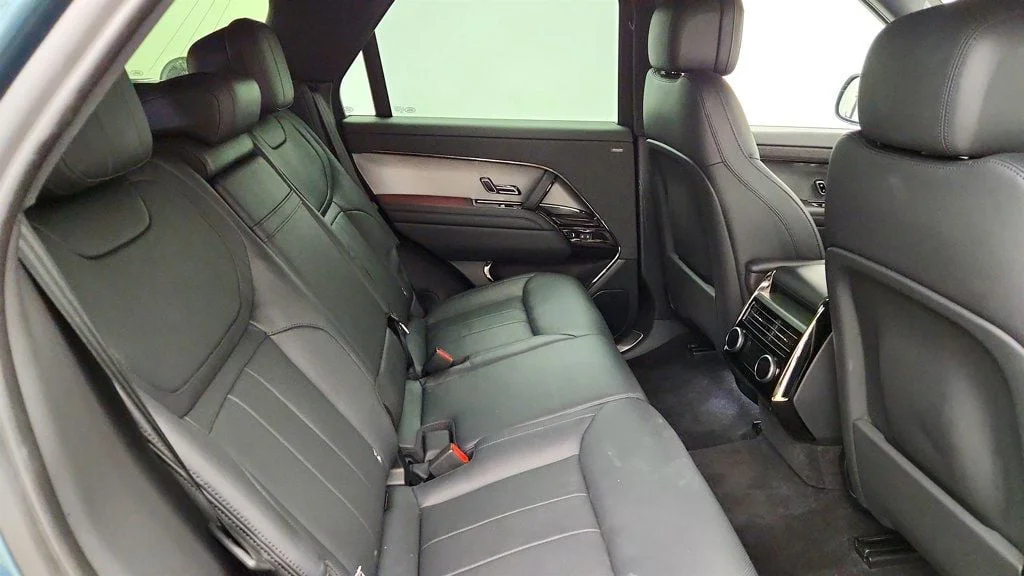 Used 2024 Giola Green Metallic Land Rover P400 Dynamic SE w/ Meridian Audio & Black Exterior Pack image 22