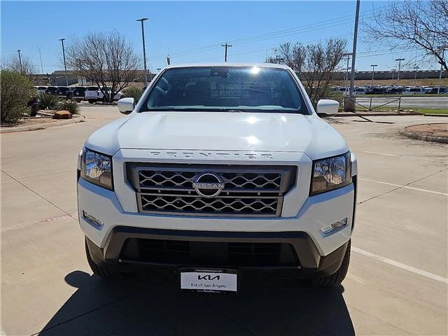 Used 2024 White Nissan SV (A9) 4x2 Crew Cab 5 ft. box 126 in. WB image 7
