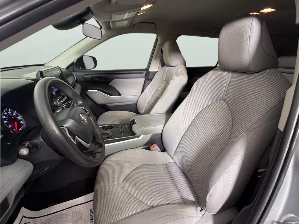 2022 Toyota Highlander L - Photo 18
