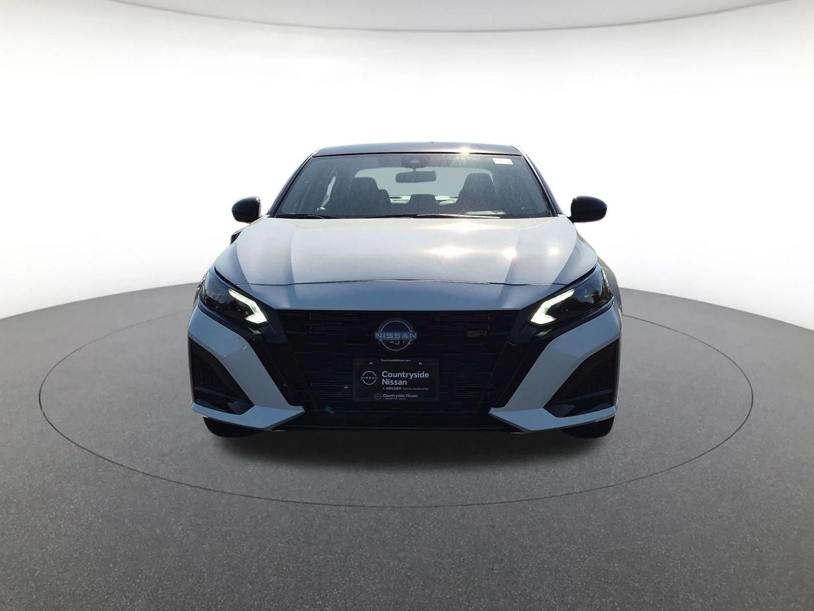 New 2026 Pearl White TriCoat / Super Black Two-tone Nissan SR image 2