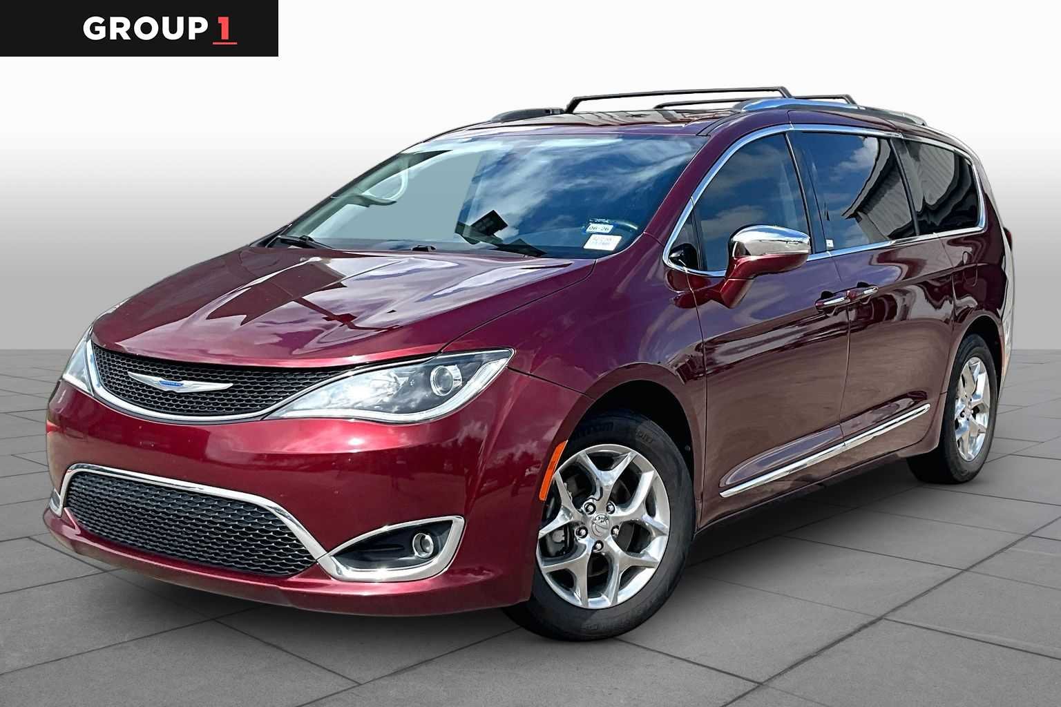 2018 Chrysler Pacifica Limited's photo