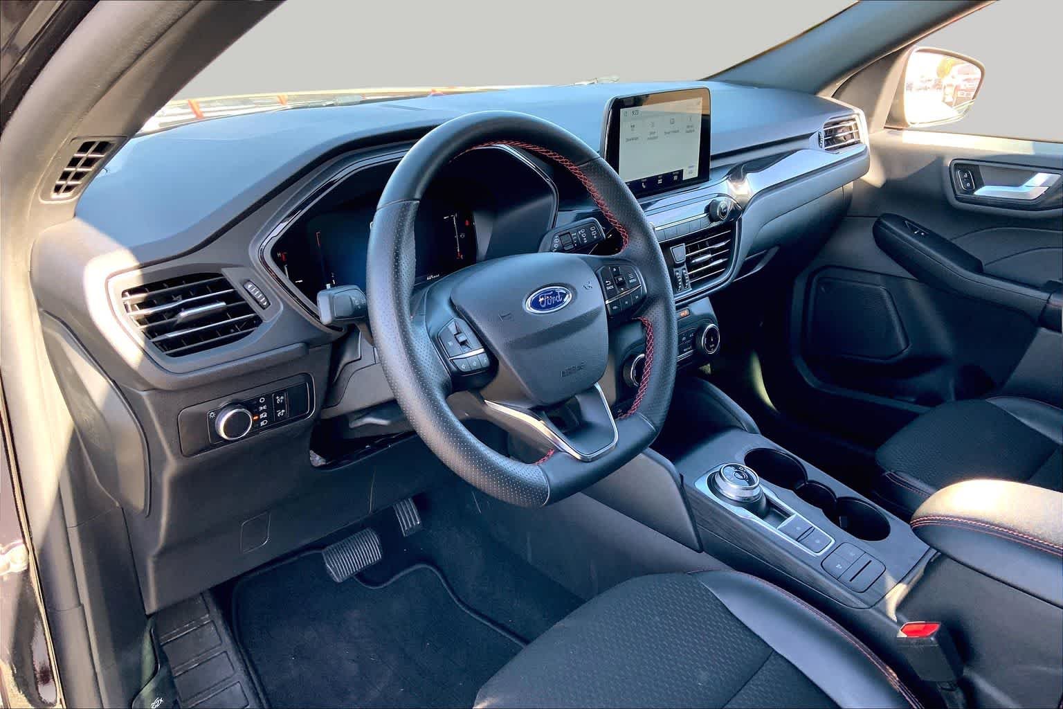 Used 2025 Agate Black Metallic Ford ST-Line image 18