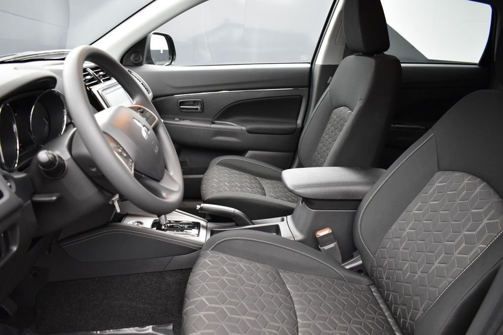 New 2026 Black Mitsubishi 2.0 S image 10