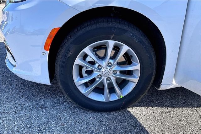 New 2026 Chrysler Pacifica Select 4D Passenger Van