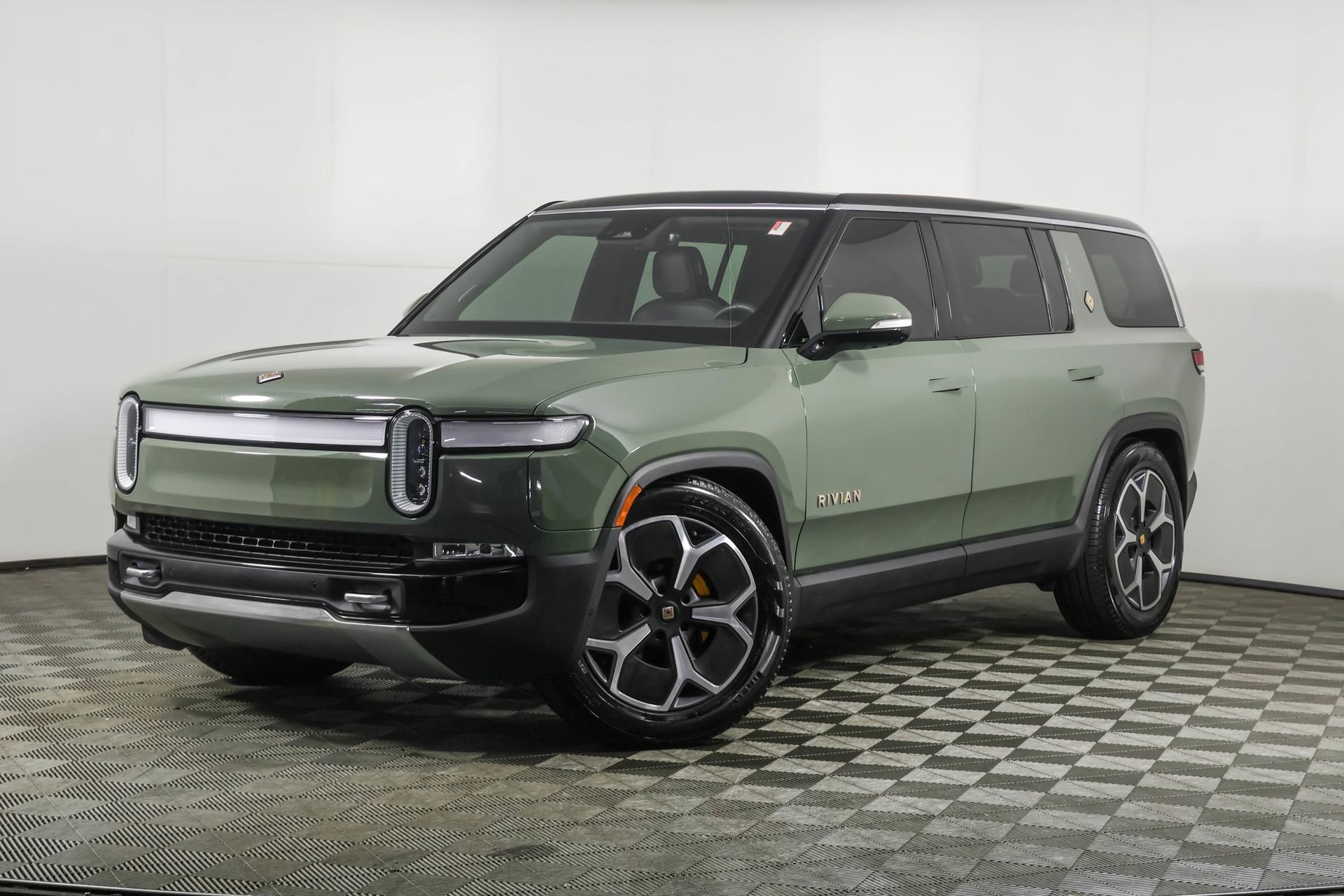 Used 2022 Rivian R1S Launch Edition with VIN 7PDSGABL4NN000071 for sale in Elk Grove Village, IL