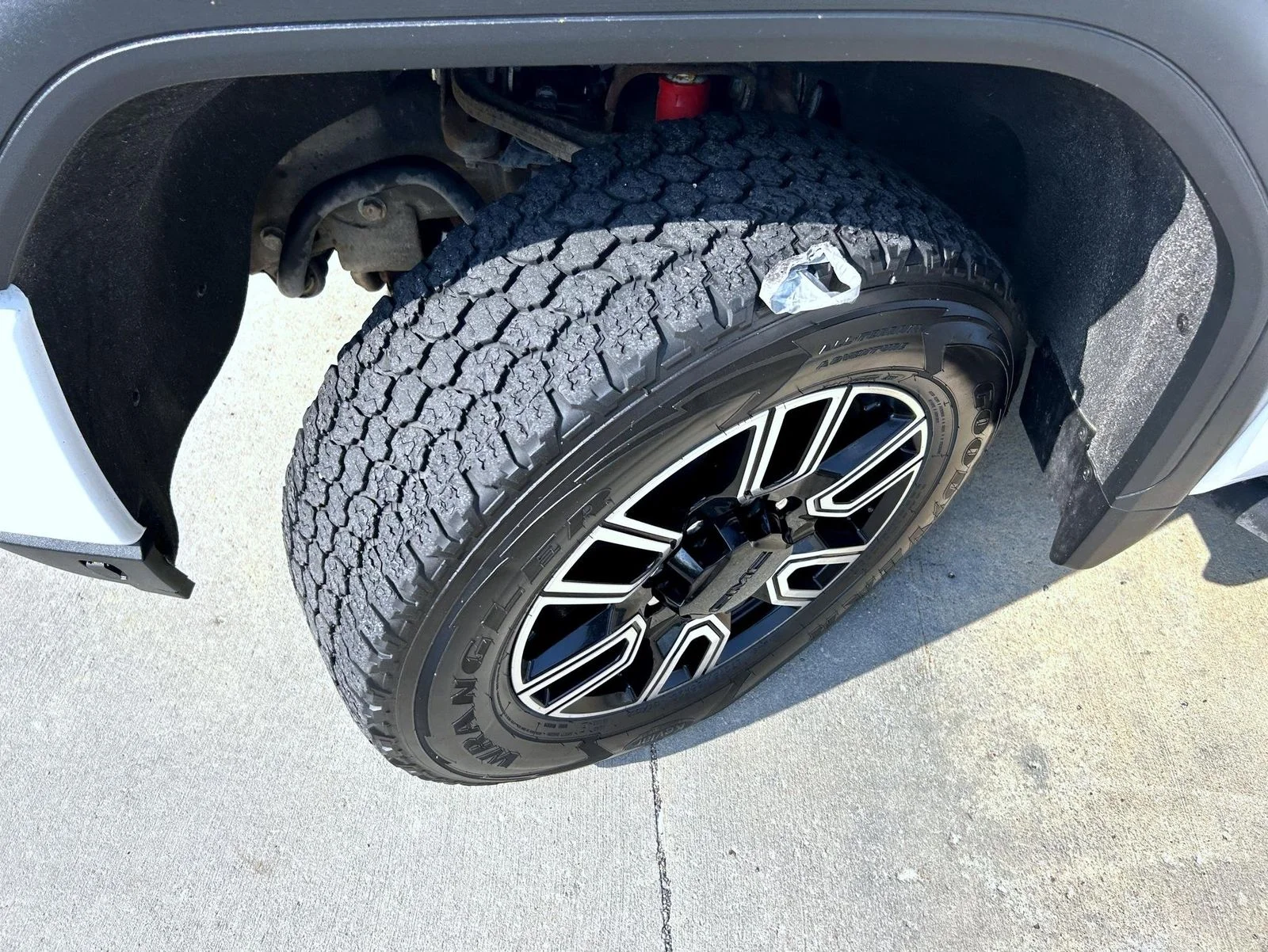 Used 2020 White GMC AT4 image 23