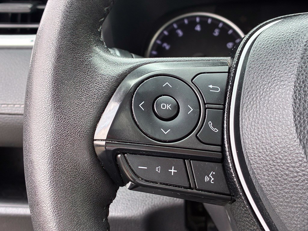 Used 2020 White Toyota XLE image 16