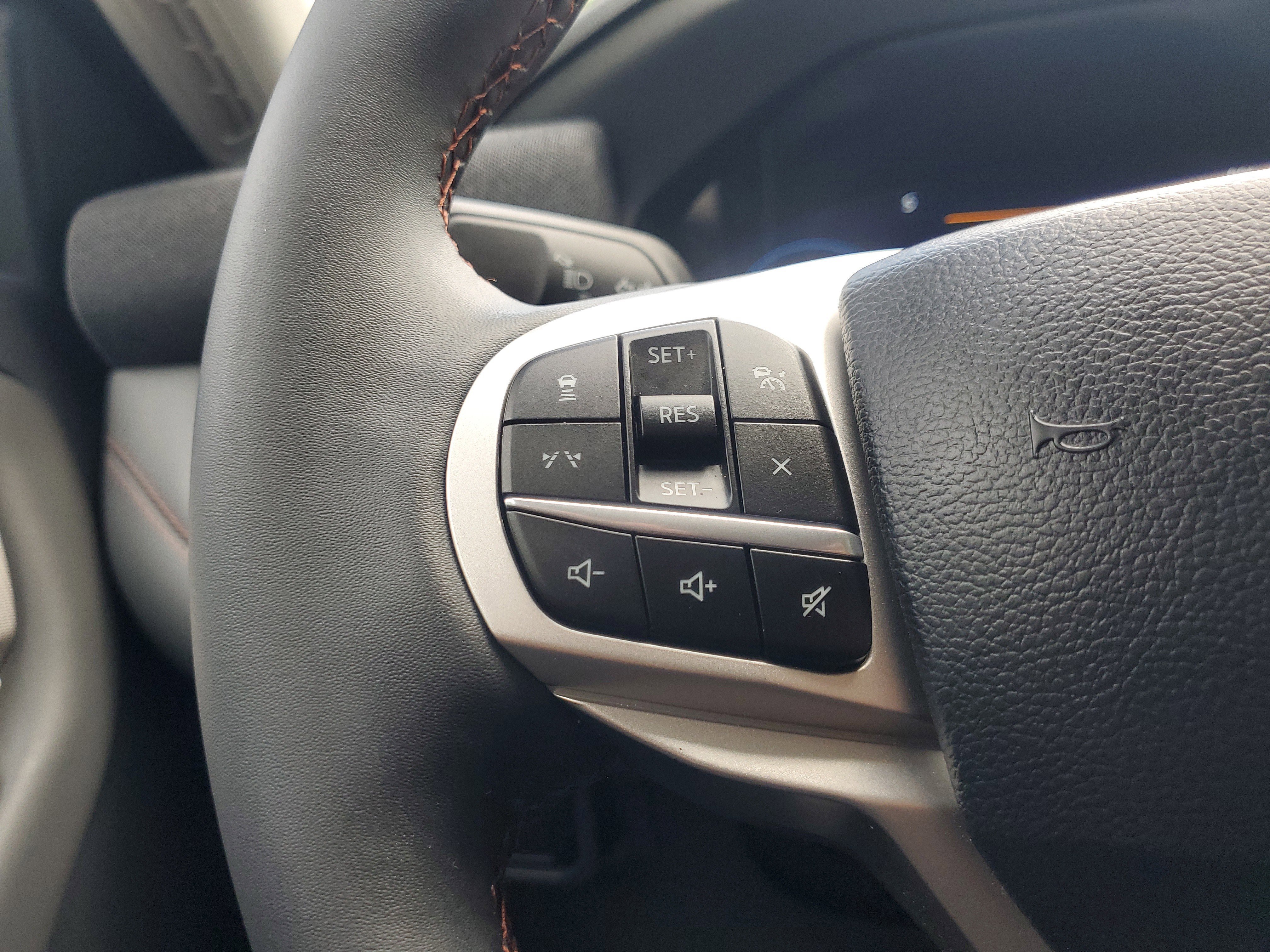 Used 2025 Vapor Blue Ford Active image 23
