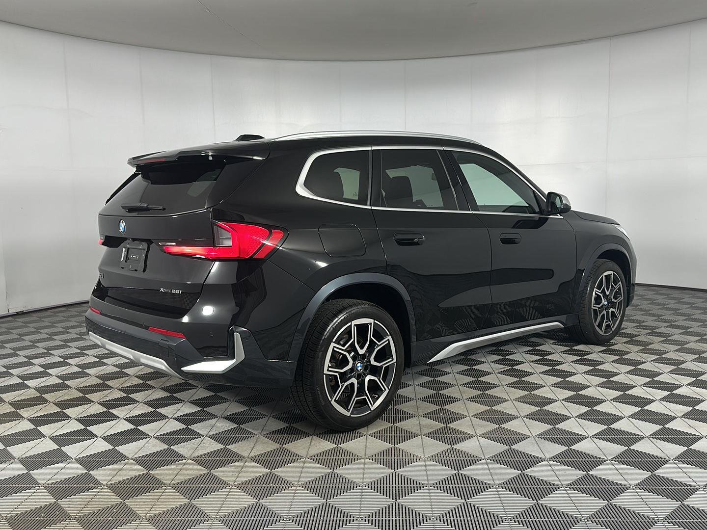 Used 2023 Jet Black BMW xDrive28i image 25