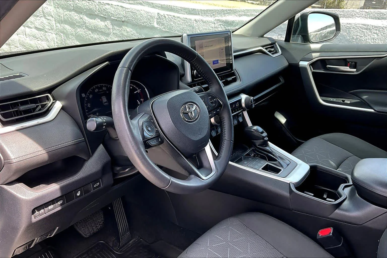 2023 Toyota RAV4 XLE - Photo 17
