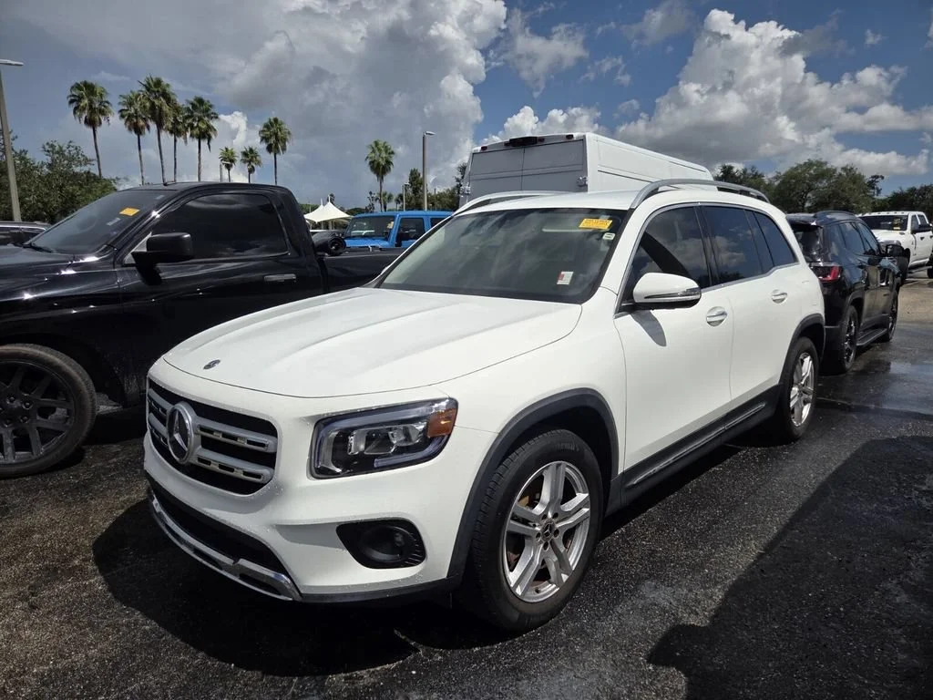 Used 2020 Digital White Metallic Mercedes-Benz GLB 250 image 3
