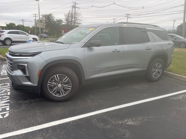 2025 Chevrolet Traverse FWD LT's photo