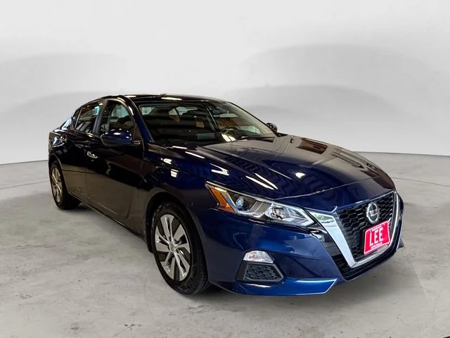 Used 2019 Blue Nissan 2.5 S image 8