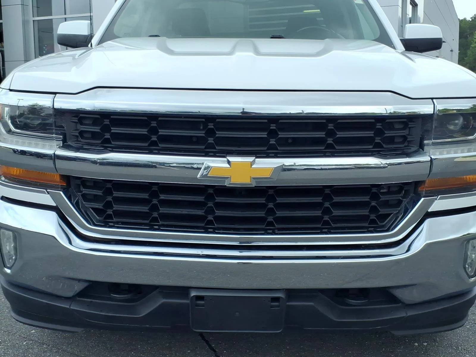 Used 2018 Summit White Chevrolet LT image 13