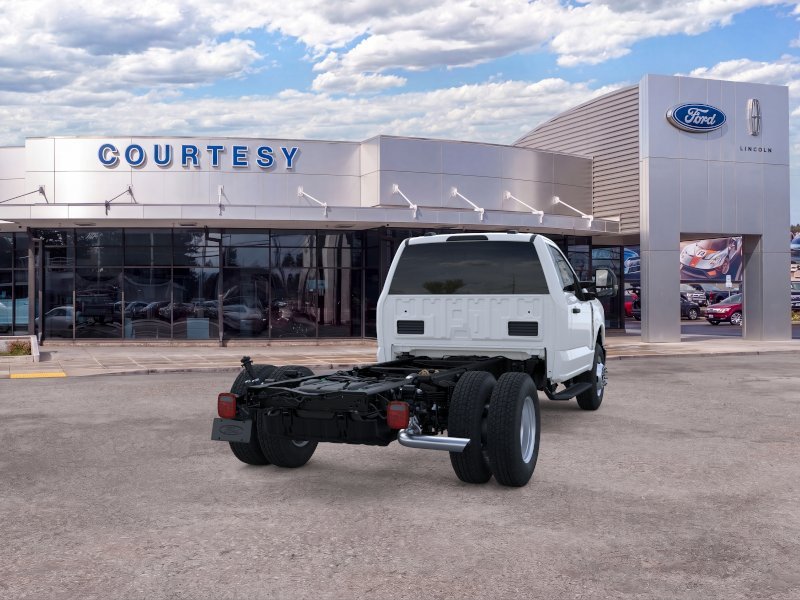 2025 Ford F-350 Super Duty Chassis Cab XL - Photo 8