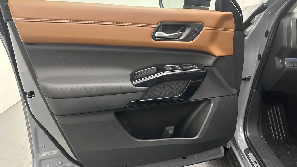 New 2026 Gray Nissan Platinum image 14