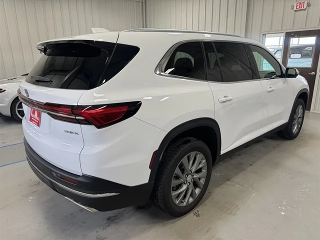 Used 2025 WHITE BUICK Preferred image 5