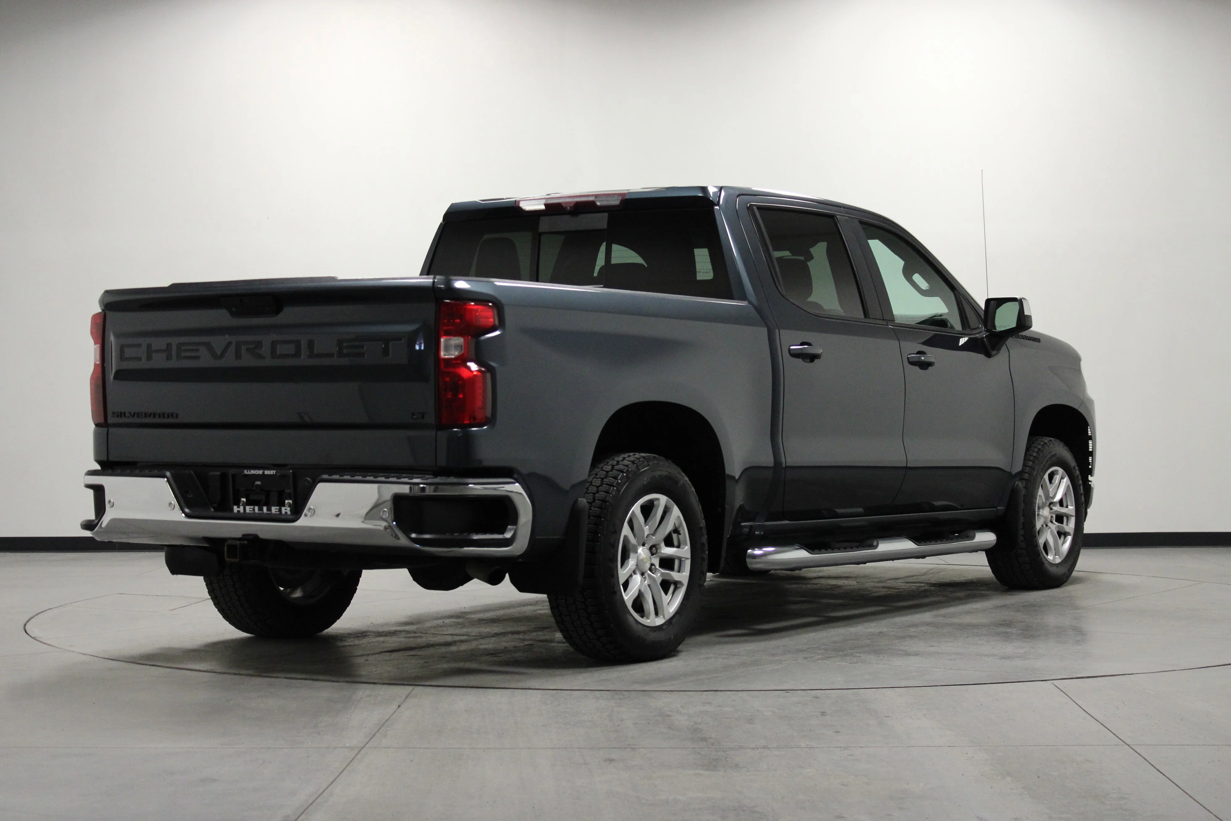 Used 2020 Shadow Gray Metallic Chevrolet LT image 4