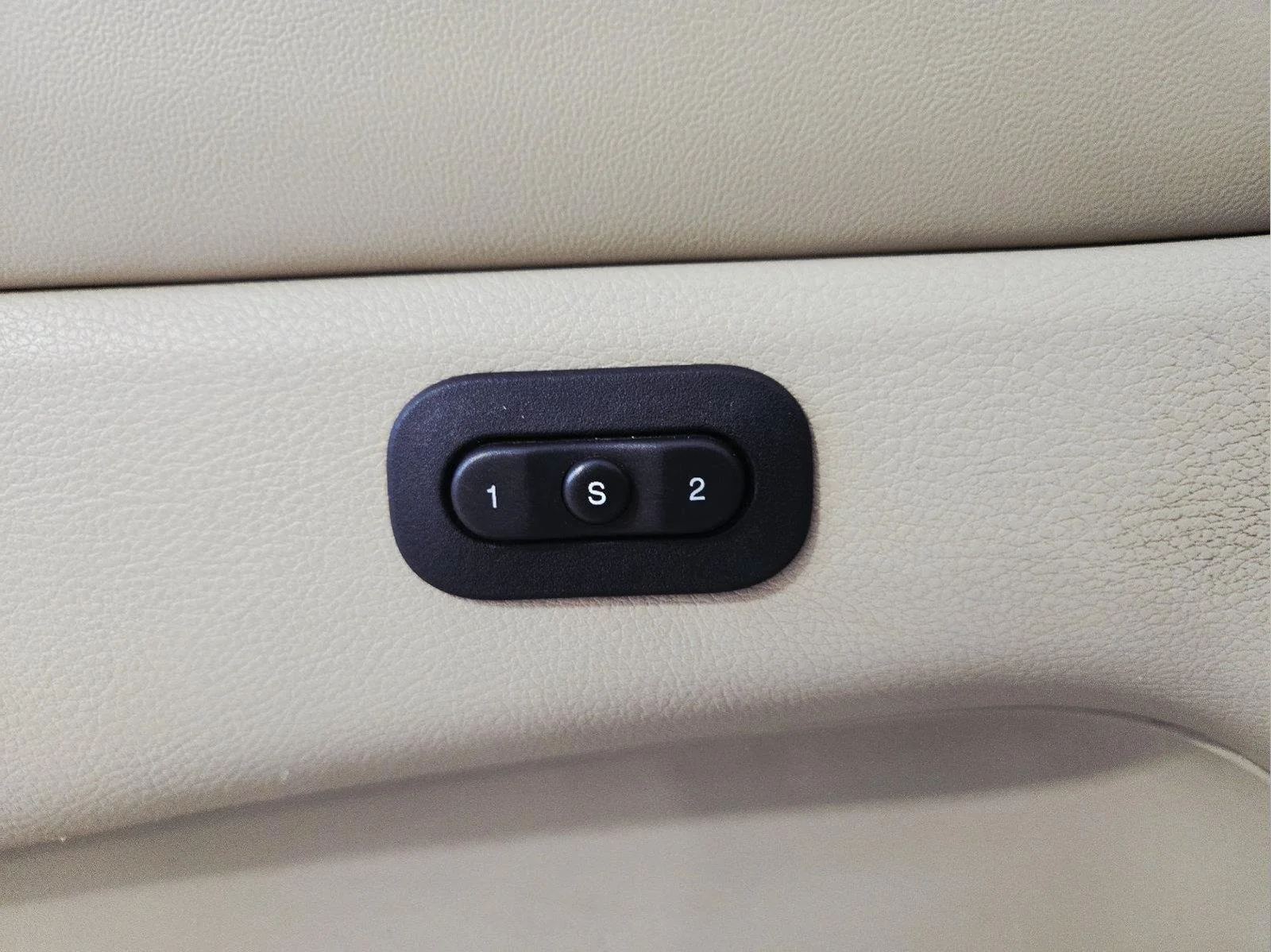 Used 2015 Bright White Clearcoat Jeep Limited image 11