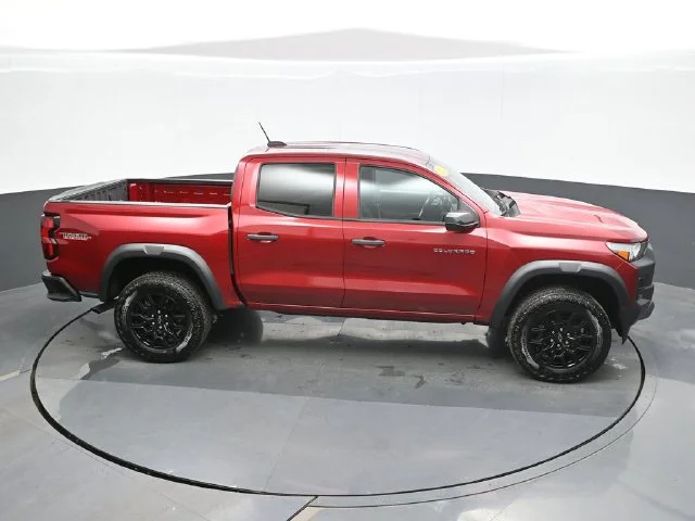 Used 2025 Red Chevrolet Trail Boss image 16