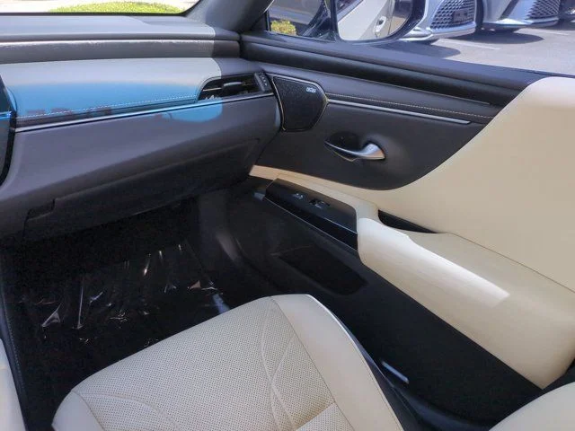 Certified Used 2022 EMINENT WHITE PEARL Lexus 300h Ultra Luxury image 16
