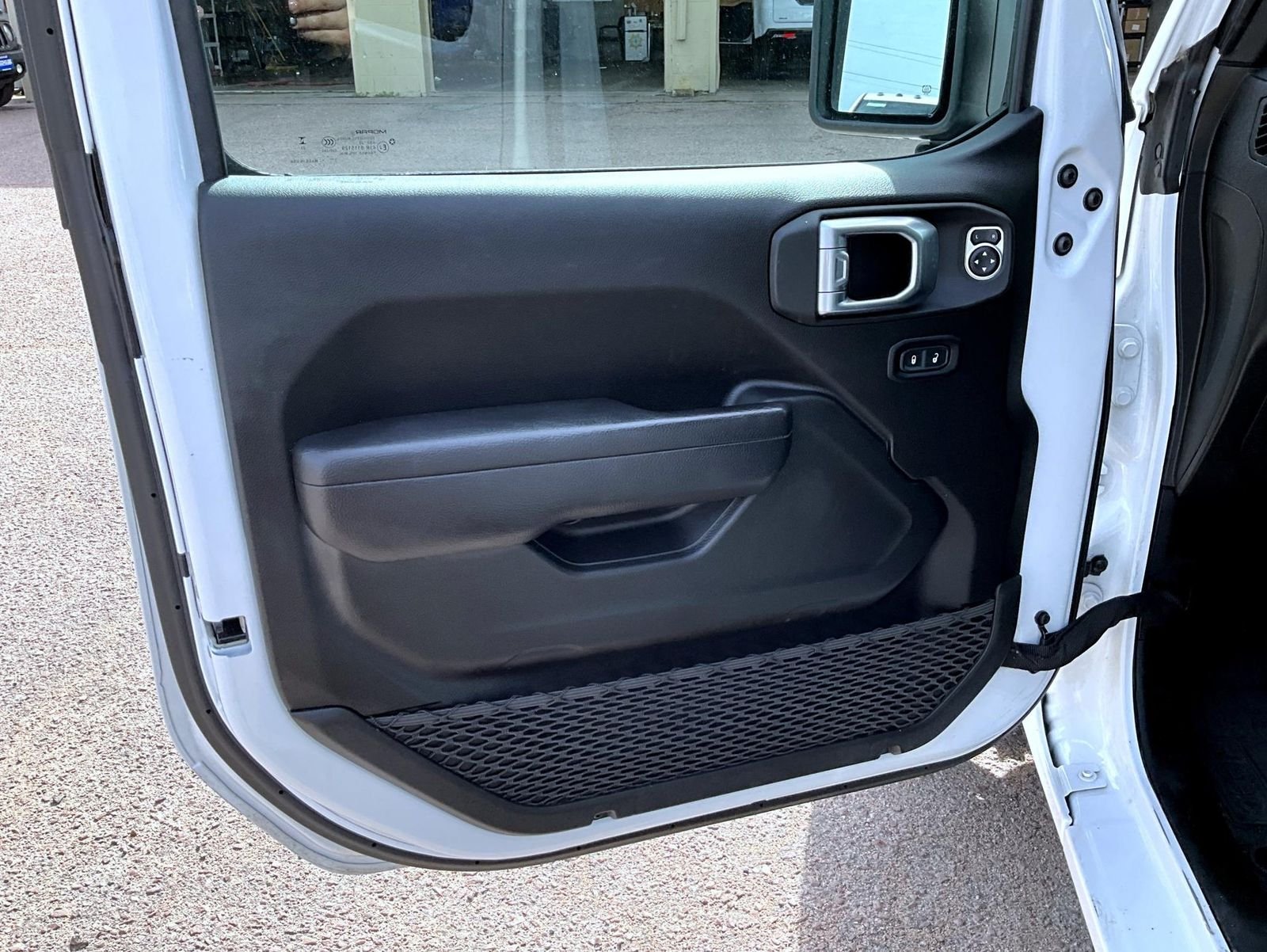 Used 2023 White Jeep Sport S image 10
