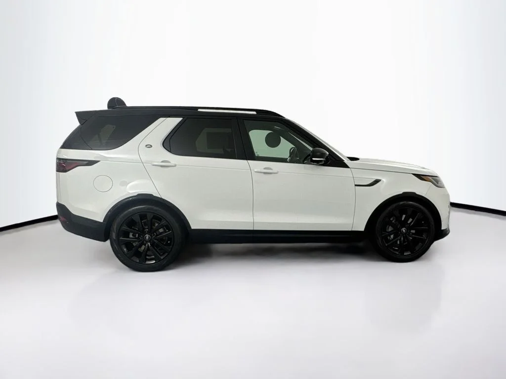 New 2026 White Land Rover Dynamic SE image 4