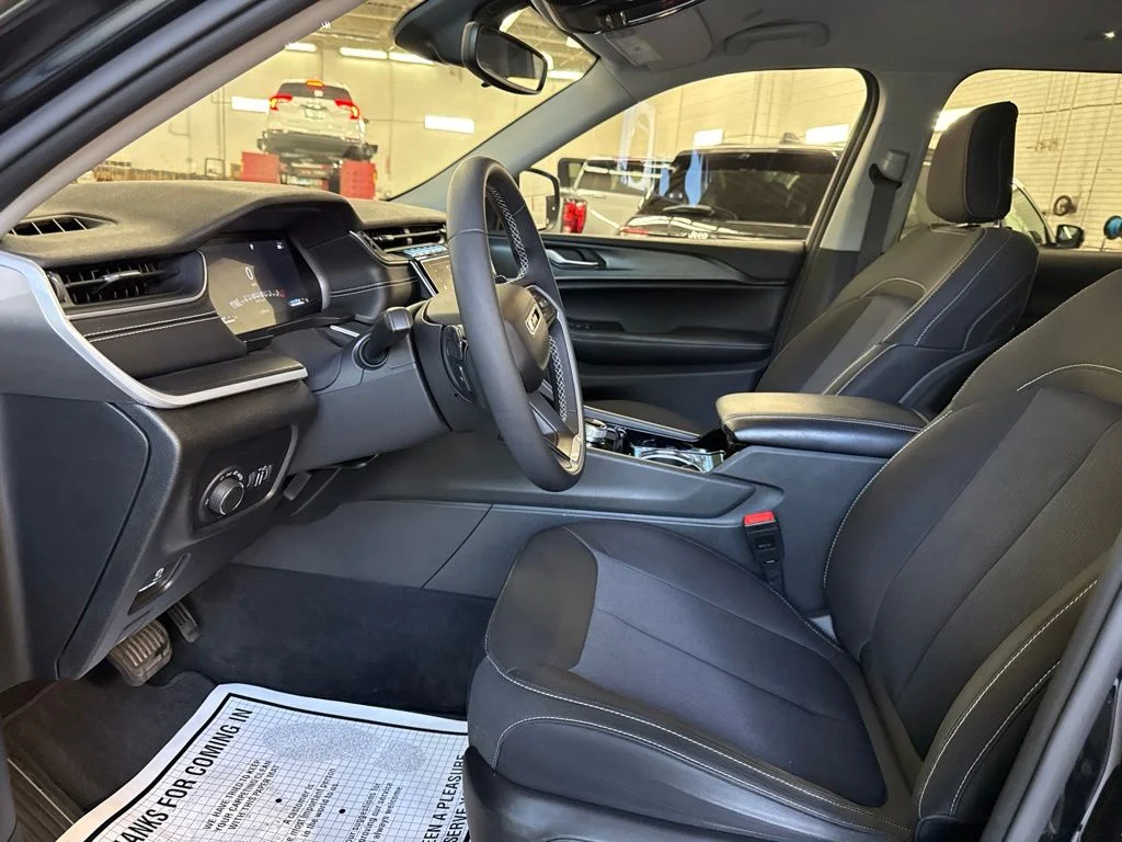 Used 2023 Black Jeep Laredo image 9