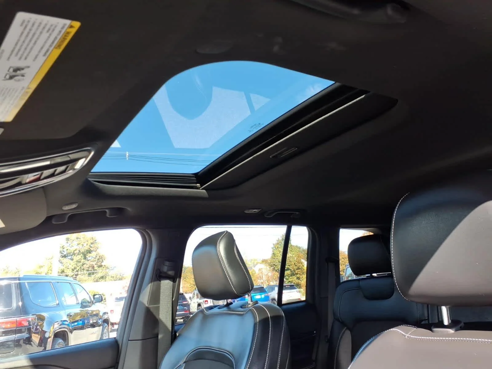 Used 2023 Baltic Gray Metallic Clearcoat Jeep Altitude image 21
