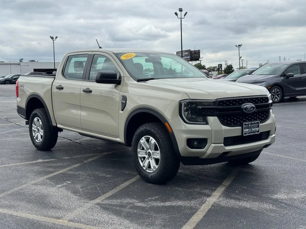 Used 2025 Beige Ford XL image 2