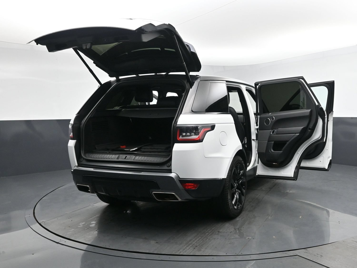 Used 2019 Fuji White Land Rover HSE image 31