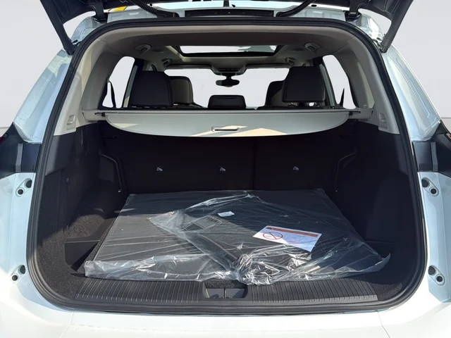 New 2026 Everest White Pearl TriCoat Nissan Dark Armor image 17