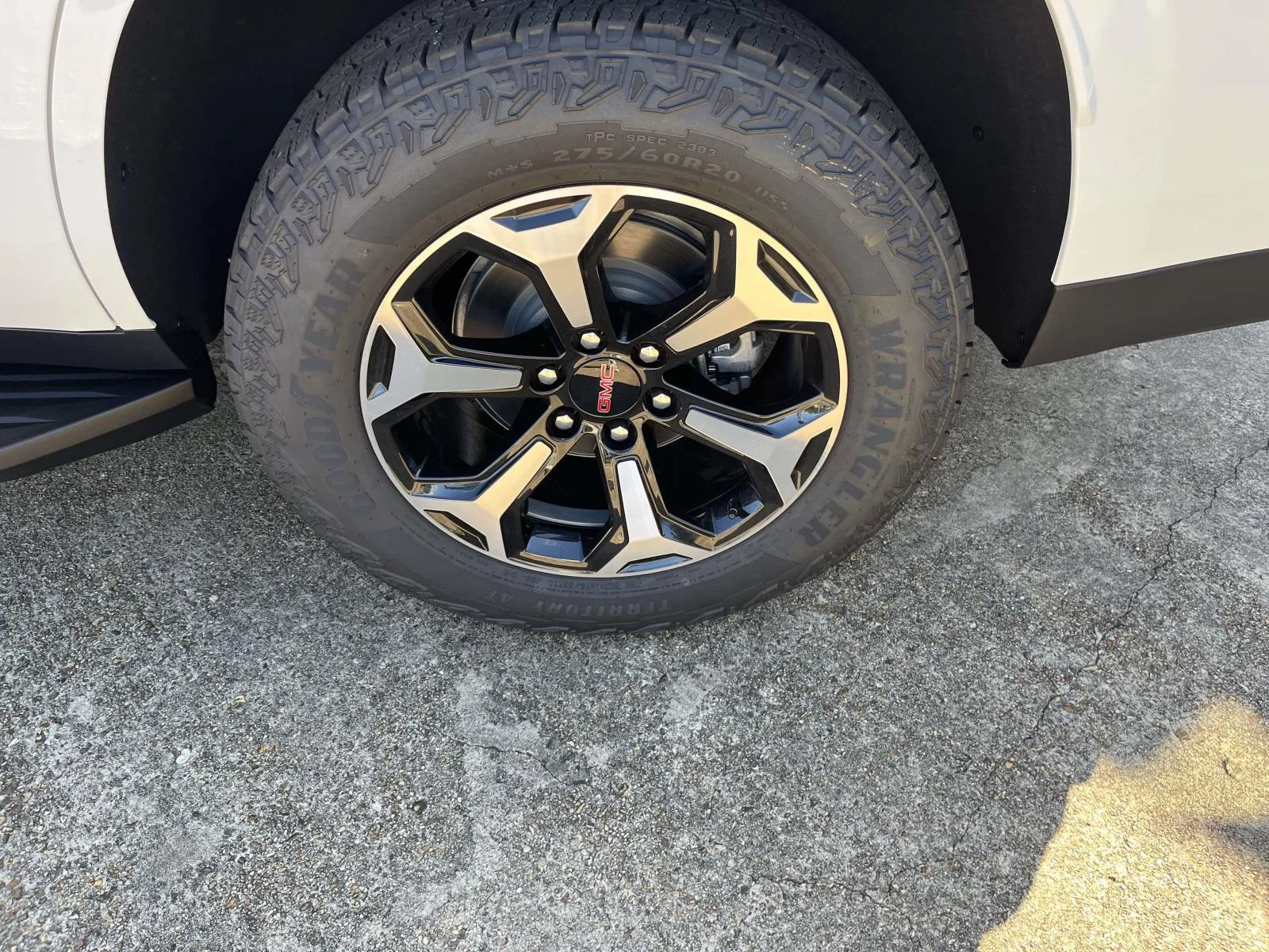 2026 GMC Yukon AT4 - Photo 8