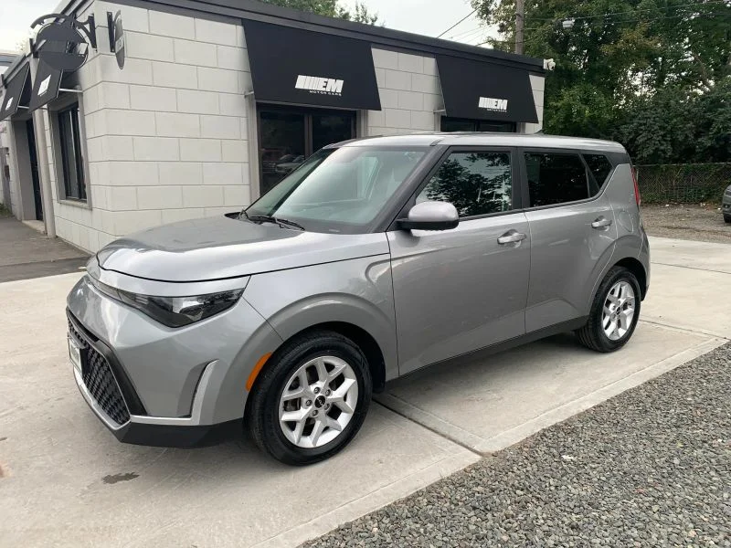 Used 2023 Gray Kia LX Wagon 4D image 4