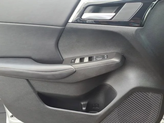 Used 2024  Mitsubishi SE image 15