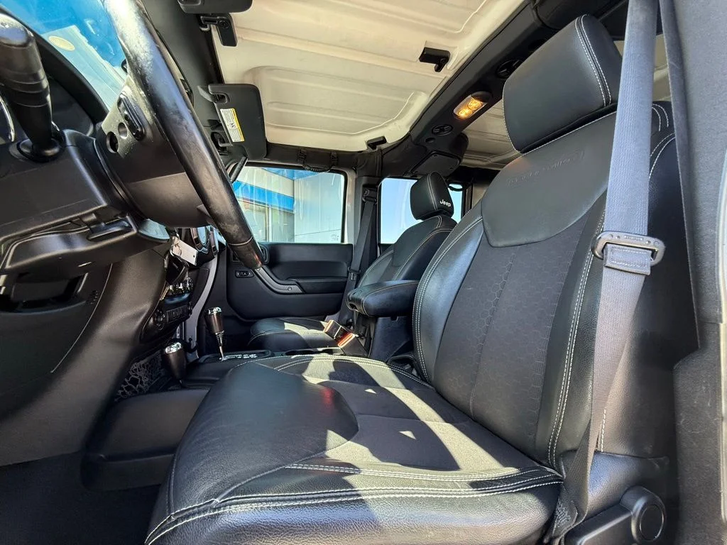 Used 2018 Silver Jeep Unlimited Sport image 32