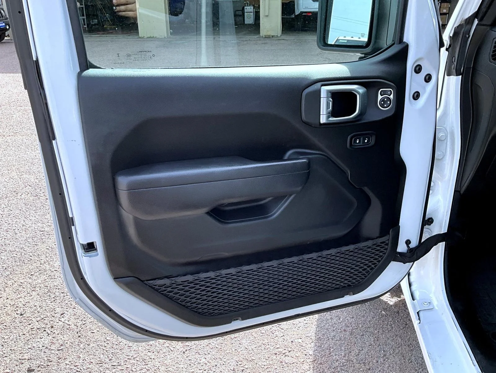 Used 2023 White Jeep Sport S image 10
