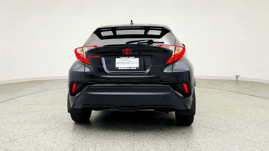 Used 2018 Black Sand Pearl Toyota XLE Premium FWD image 6