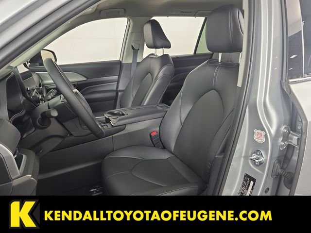Used 2025 Silver Toyota XLE image 16